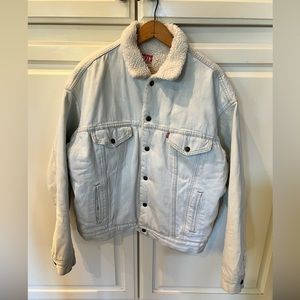VINTAGE Men’s Levi Sherpa Lined Jean Jacket- purchased in 1986 - Size L
